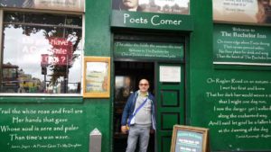 Teacher Paco en Poets Corner (Dublin)